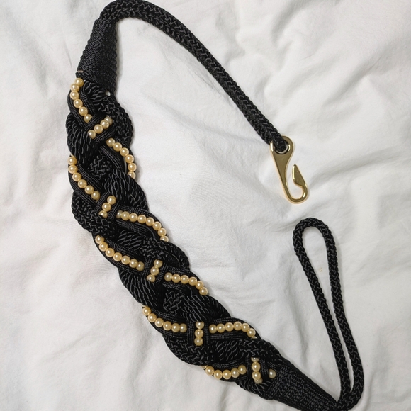 Vintage belt.  Vintage statement belt with faux pearl detailing - Picture 1 of 6